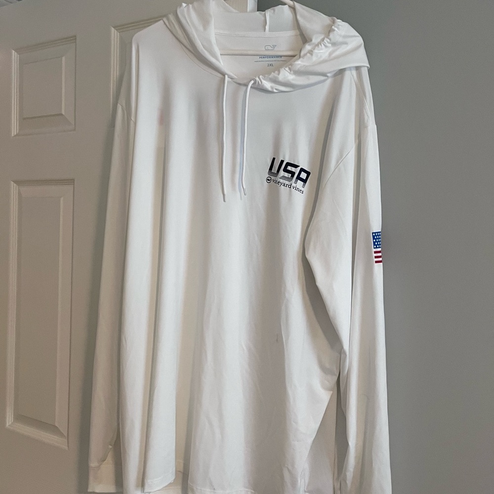 Vineyard vines light weight hoodie